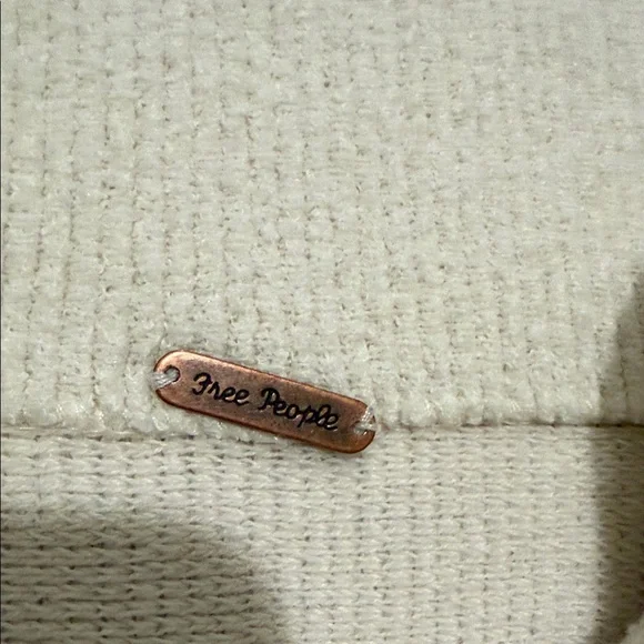 Cream Sleeveless Turtleneck Top - Picture 4 of 6